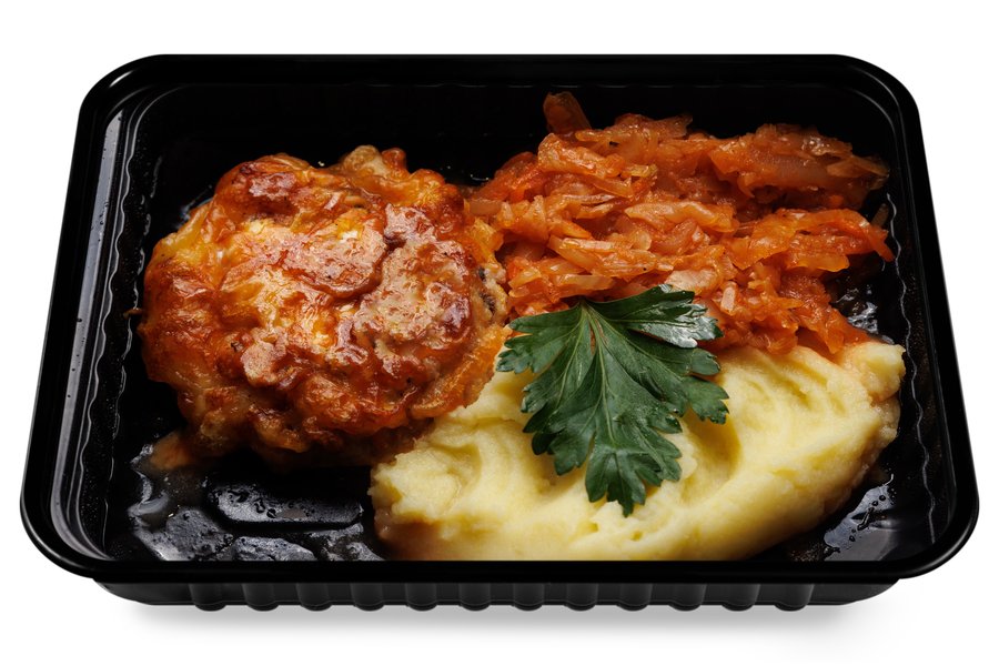 Мясная ватрушка с помидором и сыром с картофельным пюре и тушёной капустой